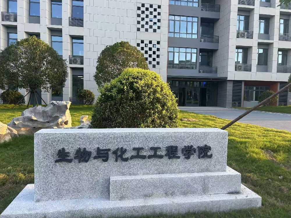 平安区扬州职业大学体育场高杆灯项目